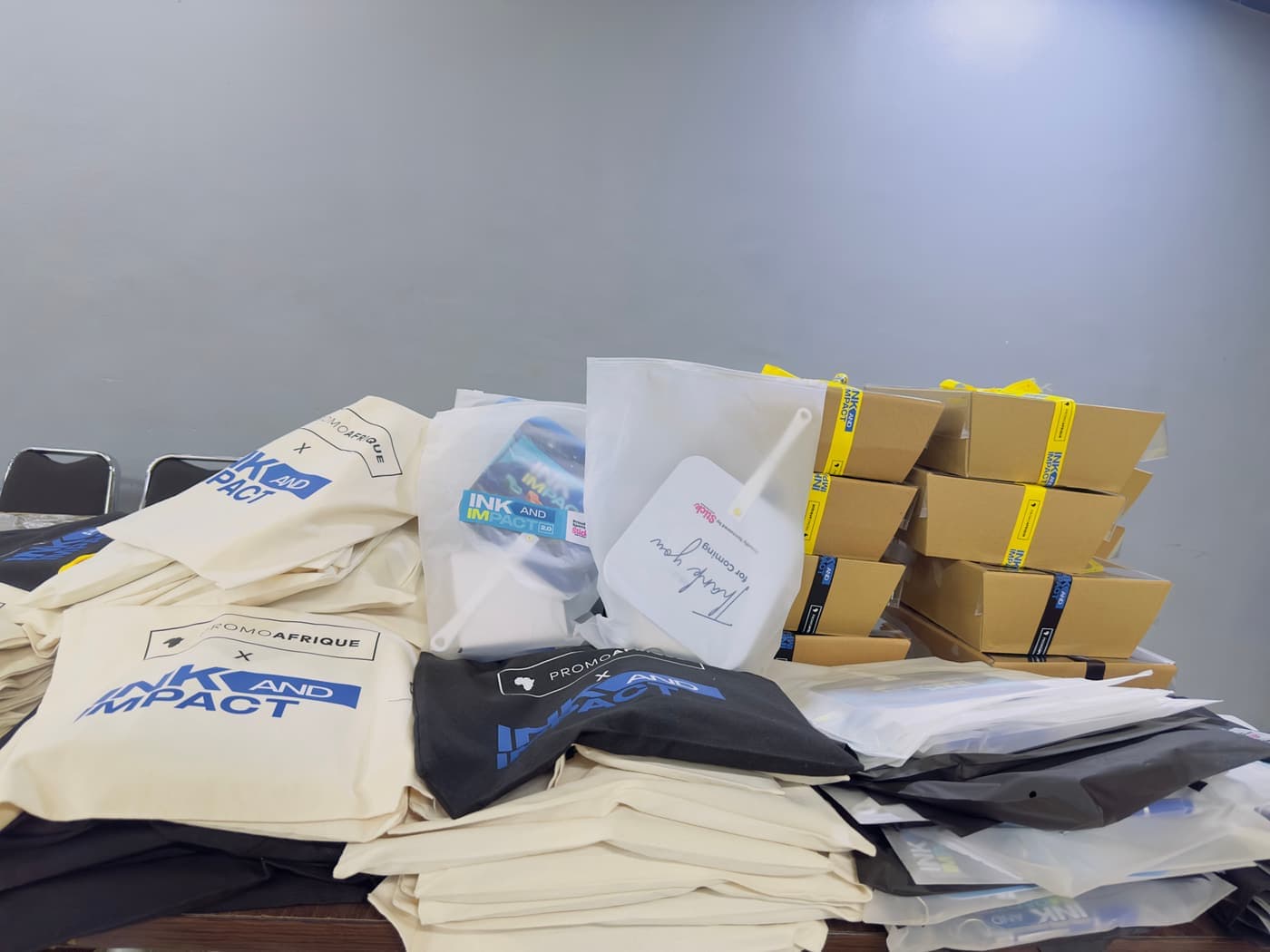 Branded tote bags and kraft boxes prepared for the event